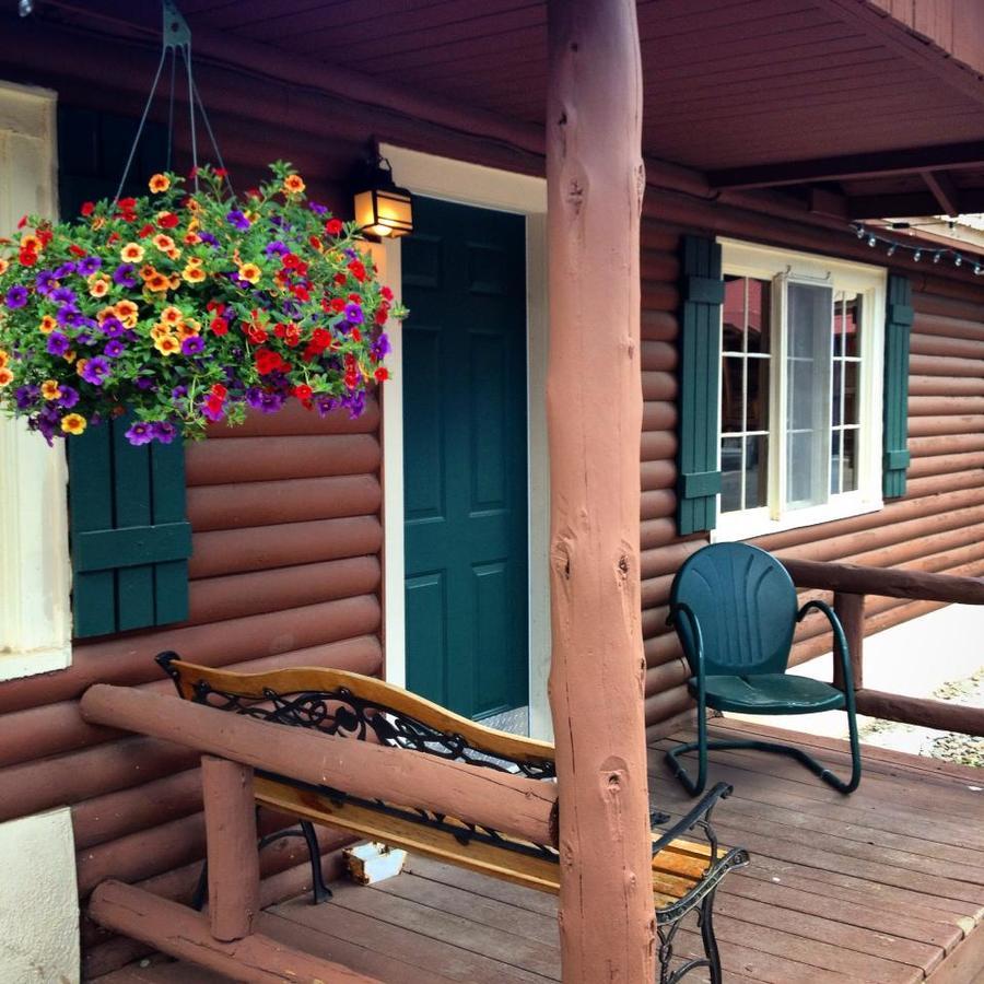 Three Bears Hotel *